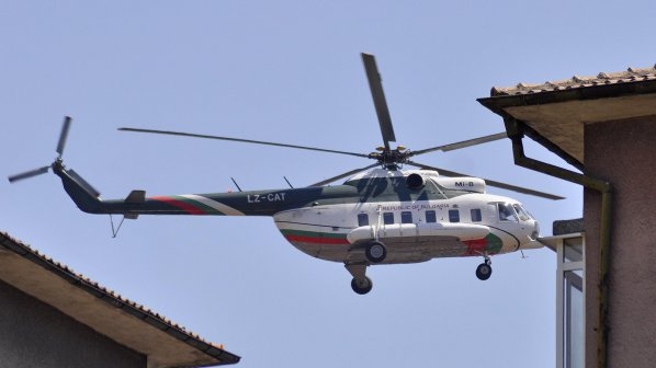 Извънредно в БЛИЦ: По разпореждане на Борисов правителственият хеликоптер лети с малкия Александър от Бургас към "Пирогов" 
