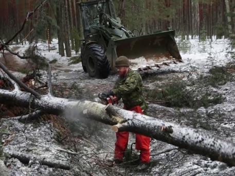 НАТО показа на литовците как да спират колона руски танкове без оръжие (ВИДЕО)