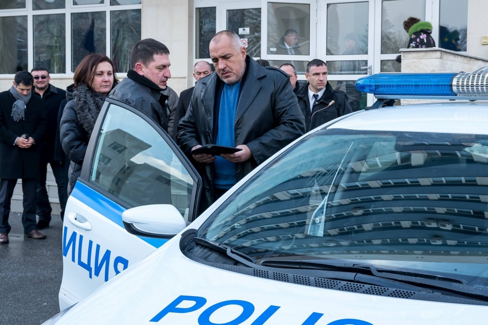 Борисов се похвали с новите полицейски коли и съобщи интересни данни за оборудването на униформаните (СНИМКИ)