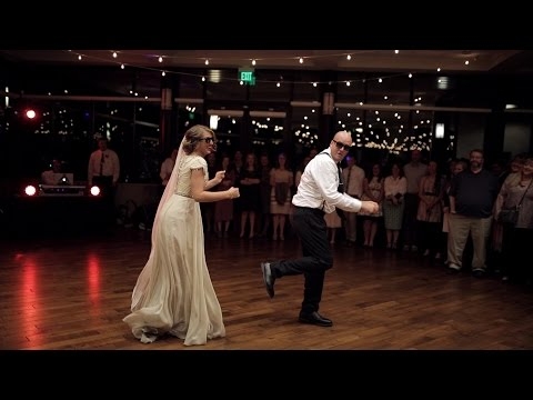 Този искрящ танц на булката с баща ѝ за 50 дни има 9 милиона гледания (ВИДЕО)
