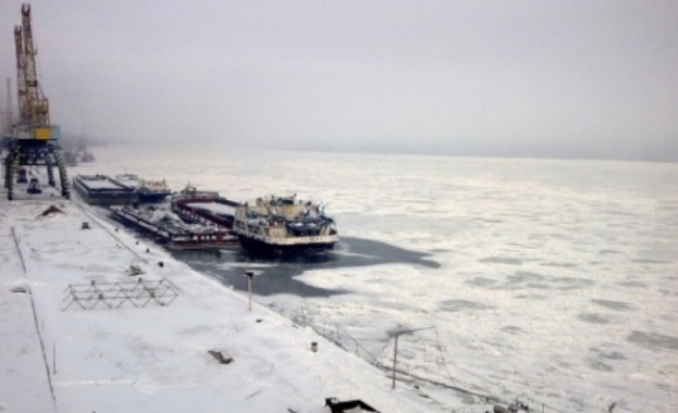 Дунав е скован от лед: 90% от водата край Силистра замръзна