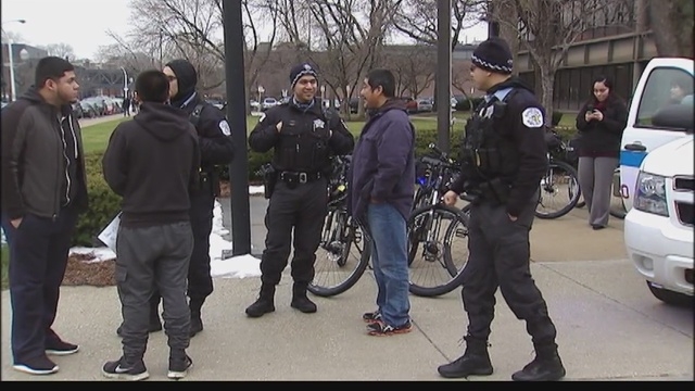 Проучване разкри: Чикагските полицаи превишавали правомощията си