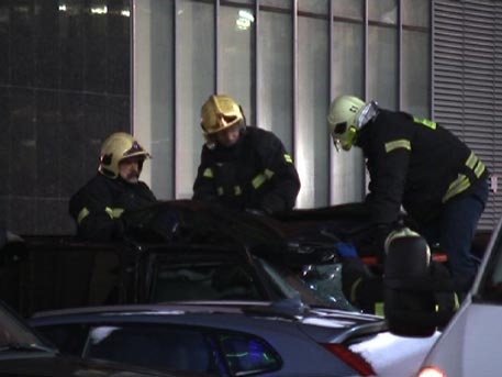 Ново ужасяващо ВИДЕО от мястото, на което младеж падна от небостъргач в Москва (18+)
