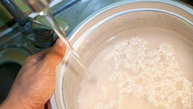 Чуден лек: Вече никога няма да хвърляте водата от сварения ориз!