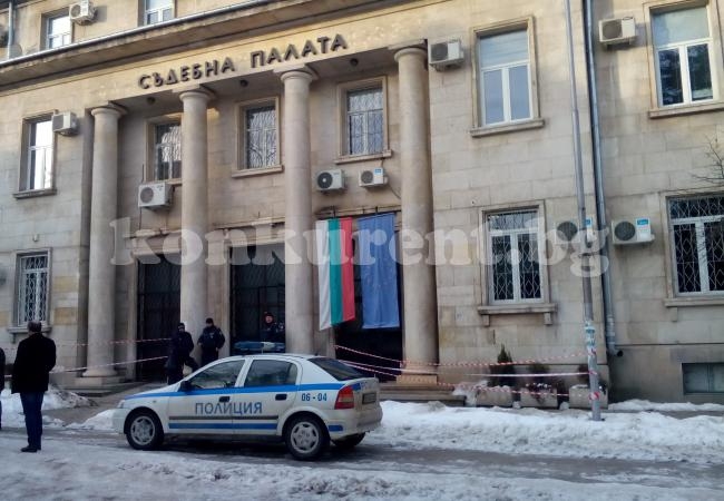 Евакуират съдебната палата във Враца!  