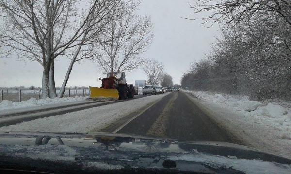 Заради снега: Ограничиха скоростта по част от “Тракия“ 
