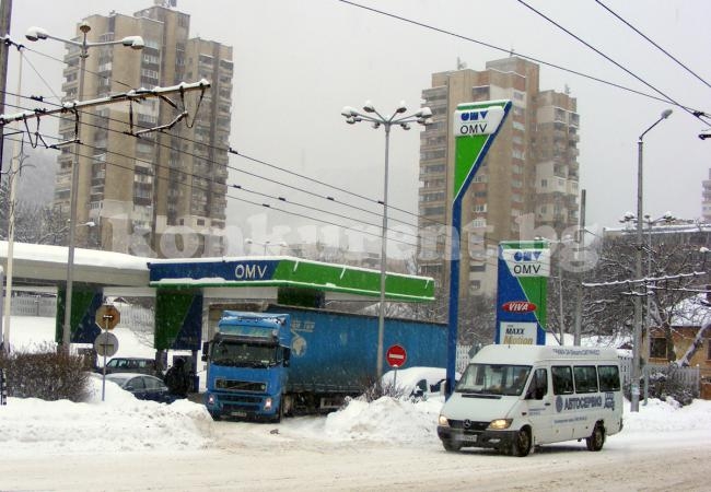 Украински тир предизвика страшен смут на врачанска бензиностанция (СНИМКА)