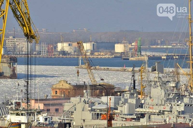 Военният флот на Украйна е скован от лед в Одеския залив  