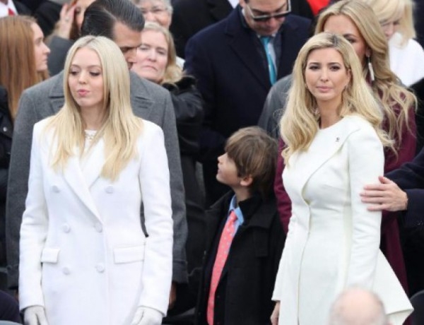 Дъщерите на Тръмп се появиха в елегантни бели тоалети в Капитолия 
