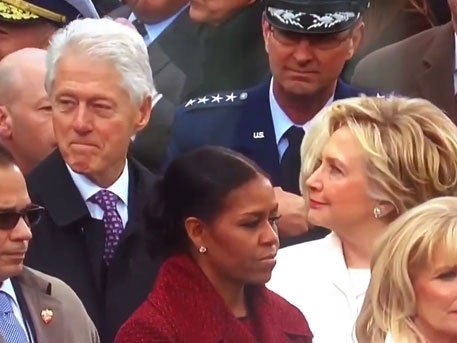 Шок на инагурацията на Тръмп! Бил Клинтън флиртувал с дъщерята на президента пред очите на Хилари (ВИДЕО) 