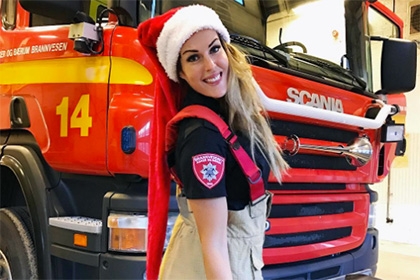 Ето я най-секси пожарникарката в света, нейната друга професия е... (СНИМКИ/ВИДЕО)