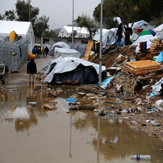 ЕС ще финансира изнесени лагери за мигранти