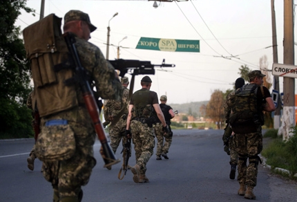 Украйна мести разделителната линия в Донбас