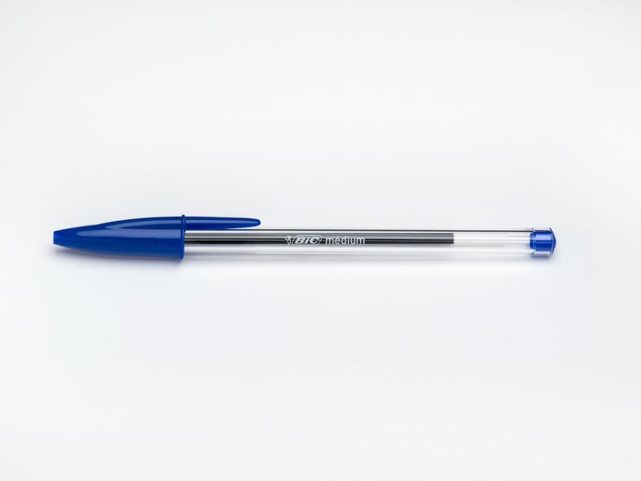 Много любопитно: Защо капачките на химикалките имат малки дупчици на върха си?