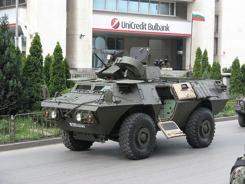 Пробутват ни непригодни бронирани машини, български генерал намесен в заверата