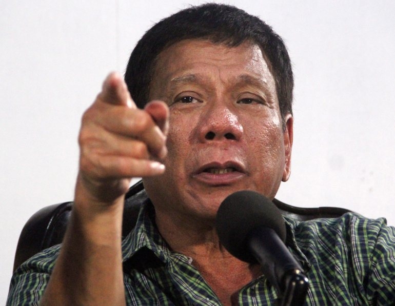 Във Филипините спират нарковойната, насочват се към корумпираните полицаи
