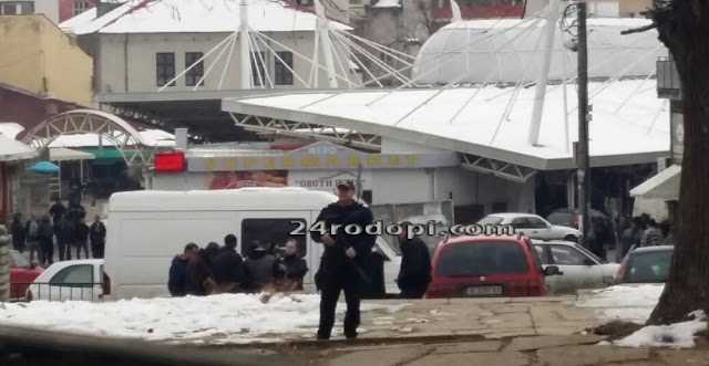 Центърът на Кърджали гъмжи от полицаи с автомати, десетки видяха убиец на живо (СНИМКИ/ВИДЕО)