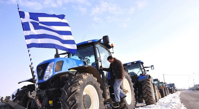 Взривоопасна ситуация на ГКПП "Кулата-Промахон", движението е блокирано от гръцки трактори, Георги Костов се изнася спешно към границата 