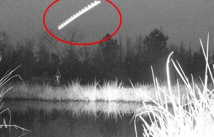 Охранителна камера засне НЛО с форма на гребен над езеро