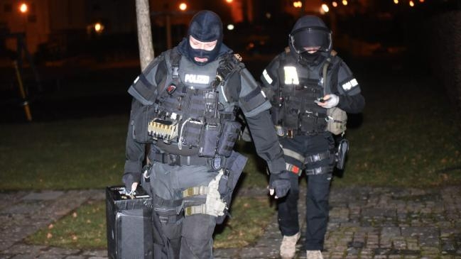 В Германия е като на война: Над 1000 полицаи громят тази сутрин мощна терористична ислямистка групировка в Хесен (СНИМКИ/ВИДЕО)