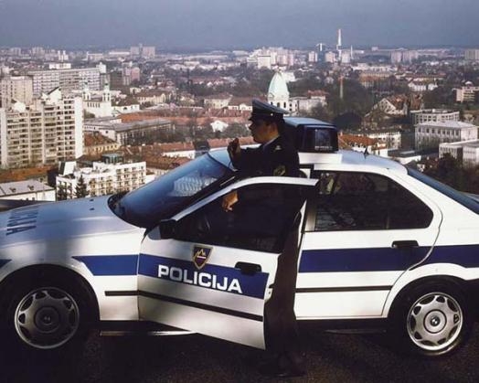 Словенската полиция арестува българин, опитал да прекара бежанци 
