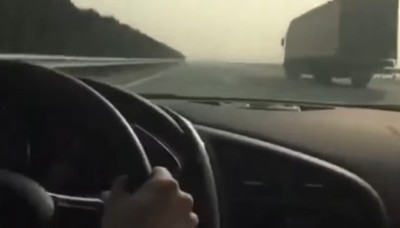 Брутално ВИДЕО (18+) показа последните минути живот на двама мъже, фучащи с 320 км/ч по магистралата
