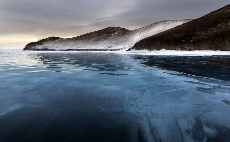 Вижте ледените вълни на "дишащото" езеро Байкал (ВИДЕО)