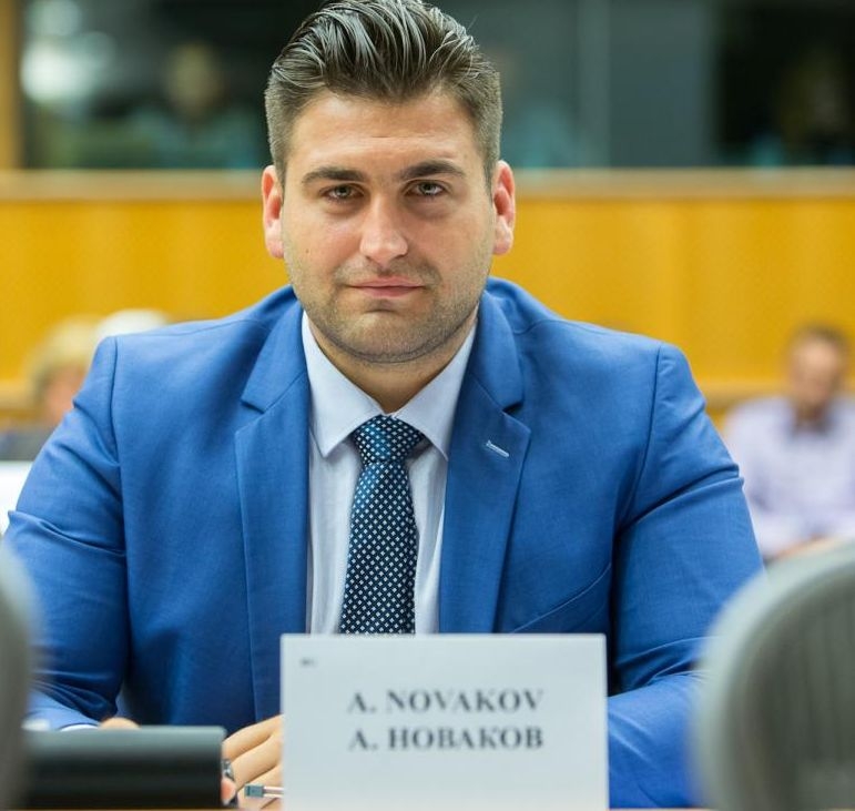 Андрей Новаков към ЕС: Спрете парите на Гърция, ако ни блокира границата