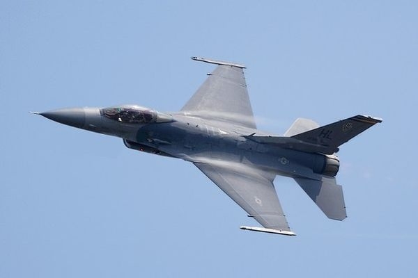 В САЩ погрешно изстреляни ракети от F-16 убили човек 