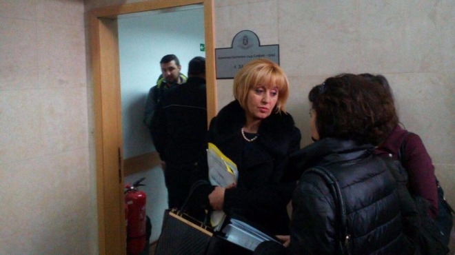 Мая Манолова пристигна в съда за делото срещу "Топлофикация София" (СНИМКА)