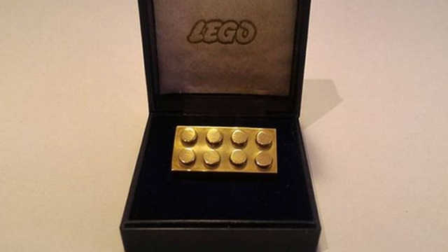 Продадоха тухличка „Лего” за 12 000 британски лири (СНИМКИ)