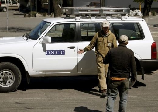 Жители на Донецк заснеха на ВИДЕО бягащата от града мисия на ОССЕ      