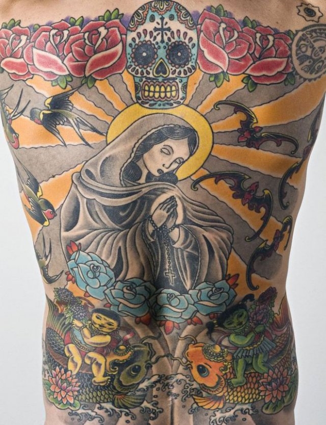 Мъж продаде татуировката на гърба си на колекционер (СНИМКИ)