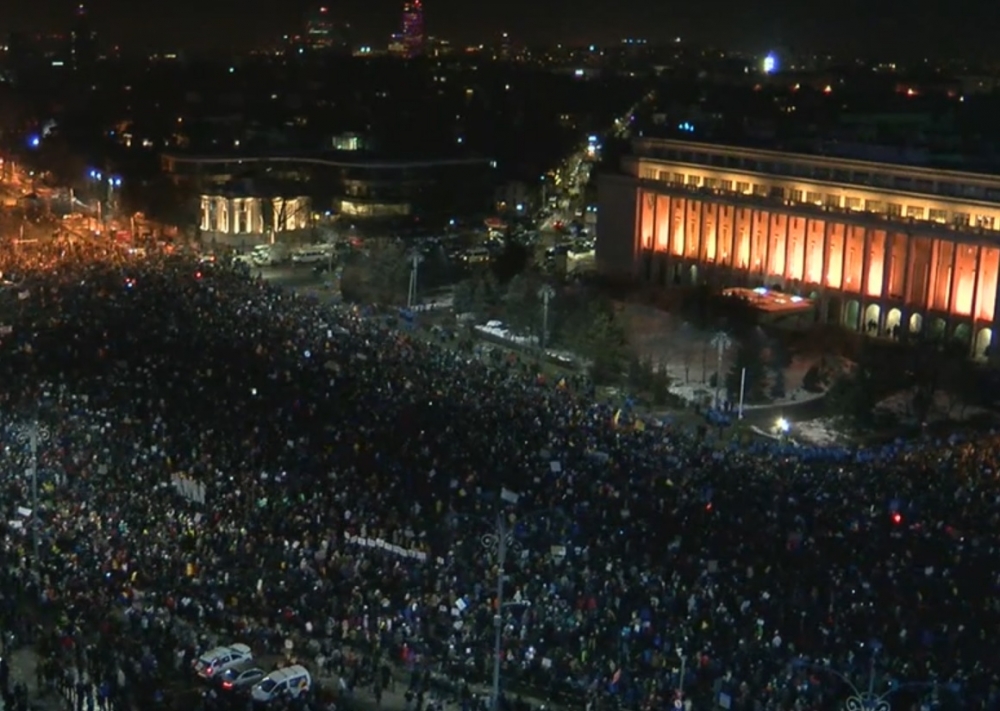 Протестиращите в Румъния надминаха 300 000 (ВИДЕО)