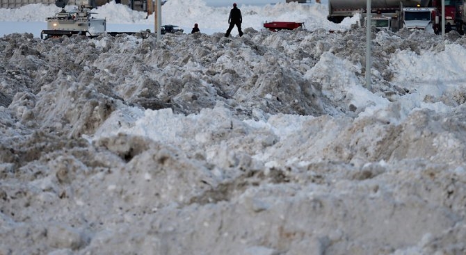 Снежни бури и лавини в Афганистан отнеха живота на 28 души