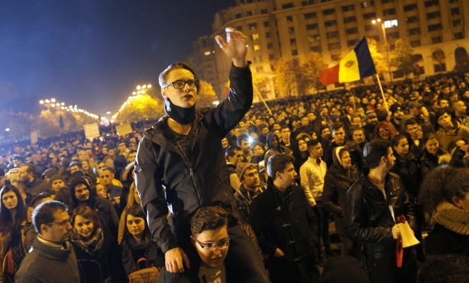 Протестите в Румъния продължават, въпреки че правителството оттегли спорния указ
