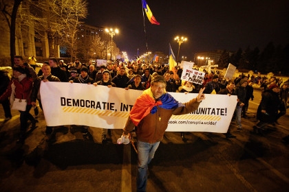 Половин милион румънци излязоха отново по улиците, ето какви са исканията на протестиращите (ВИДЕО)