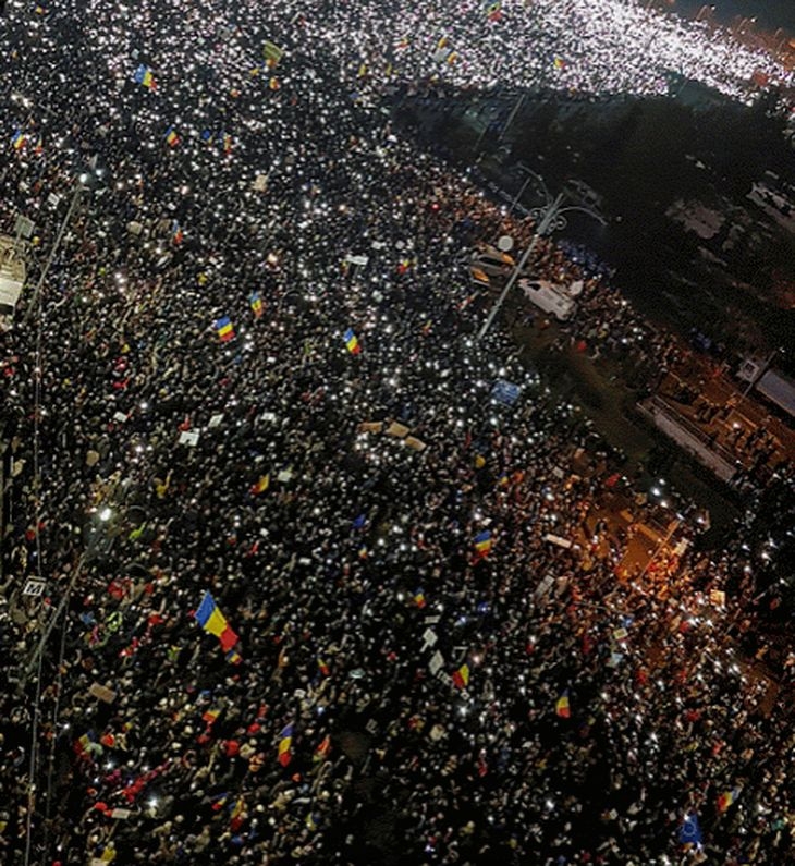 "Благодарим ти, България!", изписаха протестиращите в Букурещ (ВИДЕО)