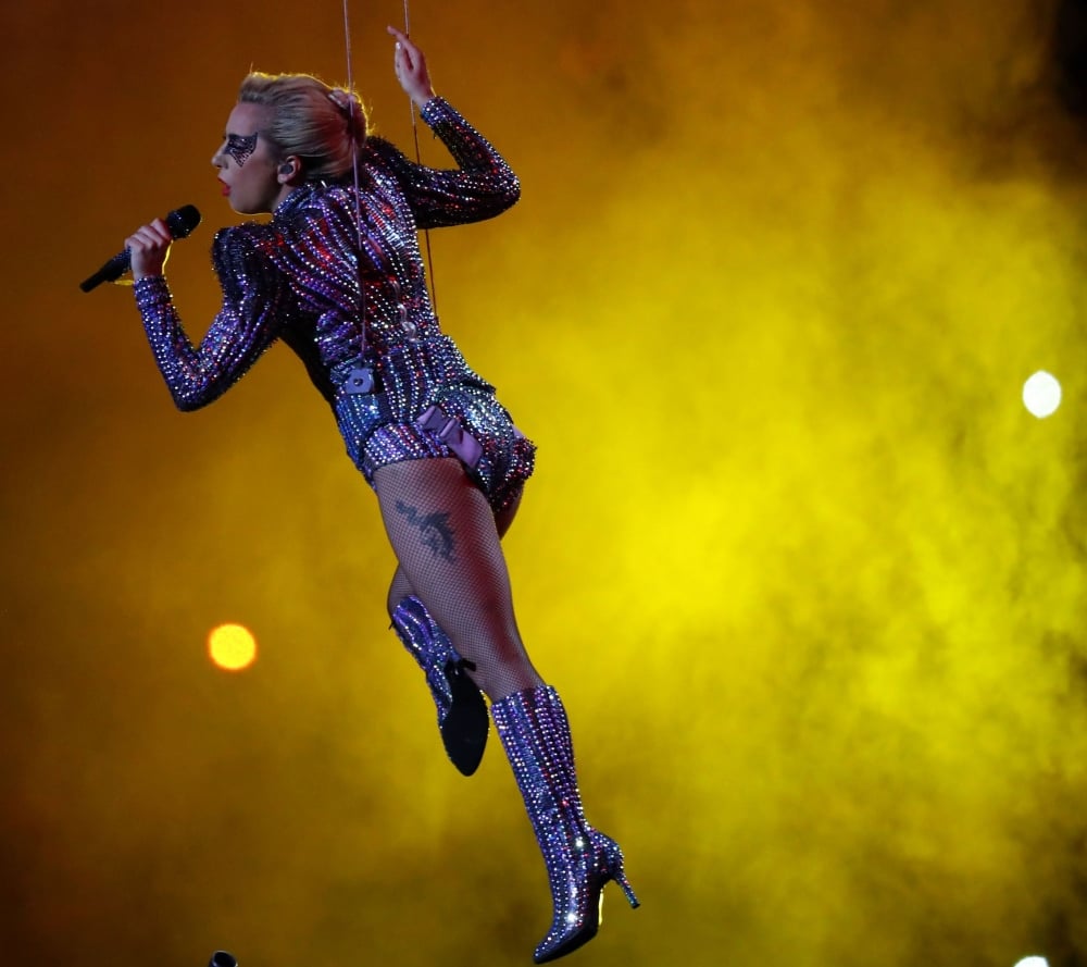 Зашеметяващо зрелище: 13-те минути, с които Лейди Гага взриви и сплоти Америка (СНИМКИ/ВИДЕО)