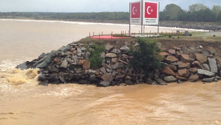 Турски трафиканти таксуват мигрантите по 400 долара, за да преплуват Резовска река