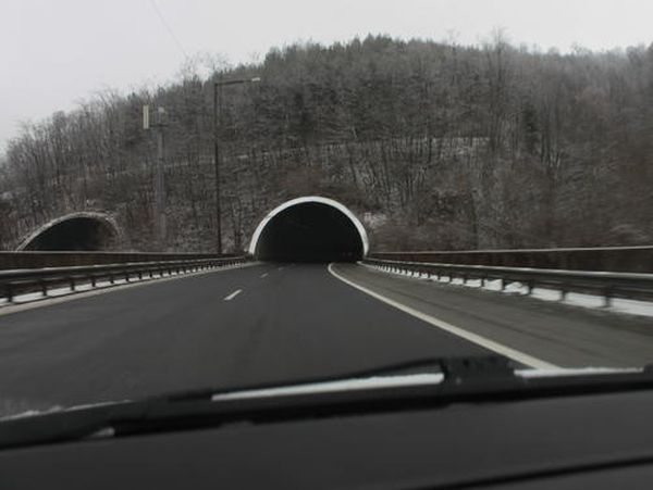 Страшна опасност дебне шофьорите на магистрала „Тракия”! Всеки момент ще се повтори трагедията от тунел "Ечемишка" (СНИМКА)