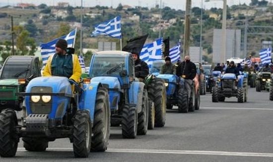 Гръцките фермери заплашиха, че ще блокират Атина във вторник!