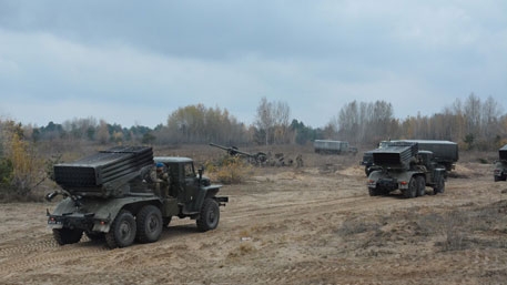 Украйна се готви да потопи в кръв Донбас, прехвърля танкове в зоната на конфликта   