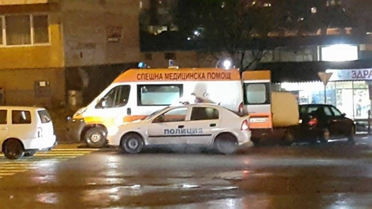 Бус и автобус се сблъскаха край Търново! Има пострадали