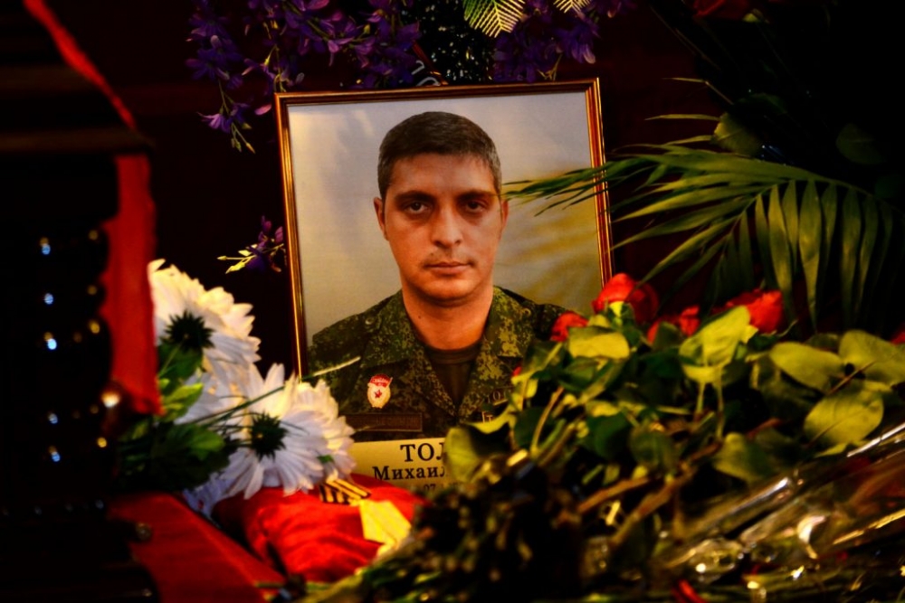 Погребаха като герой комбата Гиви в Донецк, положиха го до легендарния Моторола (СНИМКИ/ВИДЕО)