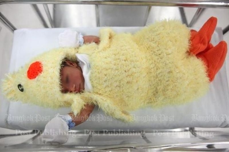 Болница облича новородените като пилета (СНИМКИ)
