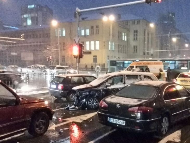 Зверско автомеле с 4 коли в центъра на София