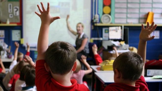 Британските власти финансират с публични средства незаконни училища