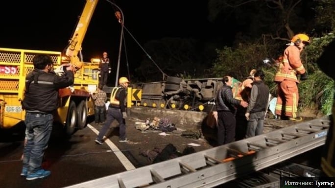 Ужасяваща катастрофа с автобус! 28 души загинаха (СНИМКИ 18+)