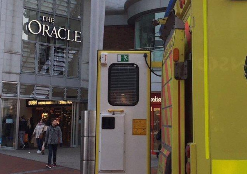 Страшна трагедия с дете в лондонския мол Oracle Centre в Рединг